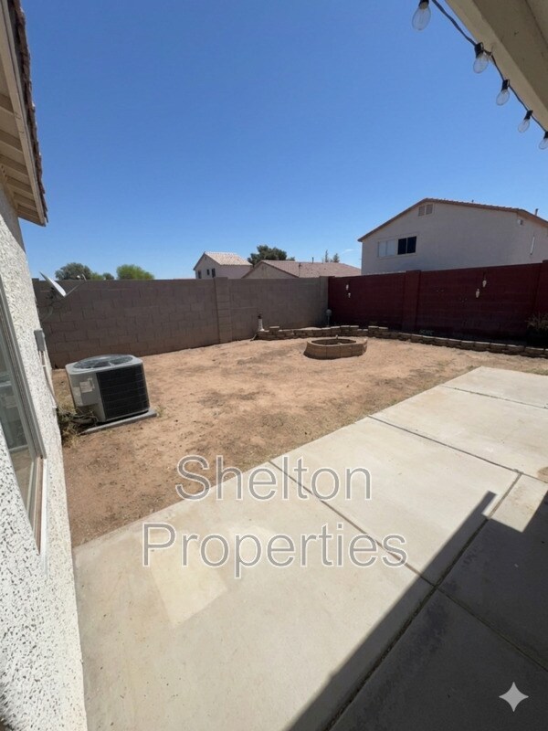 Building Photo - 7391 W Solano Dr N