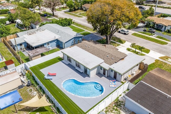 Building Photo - 7051 Tyler St