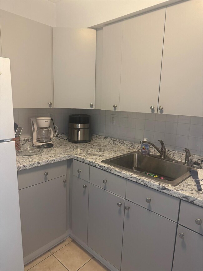 Building Photo - 1107 NW 4th Ave