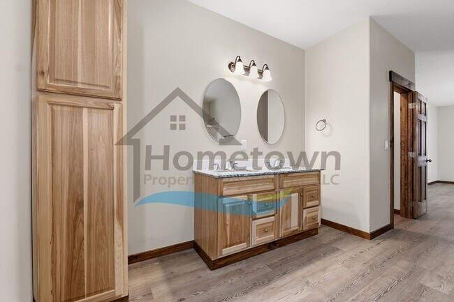 Building Photo - 4 Bedroom 2 Bathroom Home with Attached 2-Car Garage Available in Blanchard!