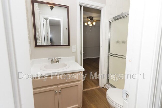 Building Photo - 910 Wesley Dr