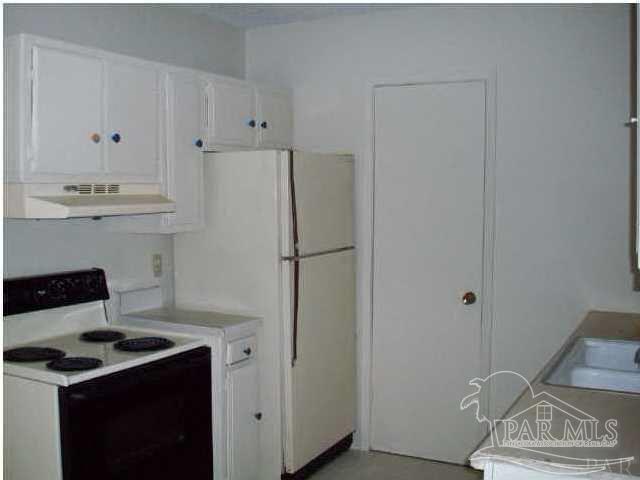 Building Photo - 1151 Lake Dr