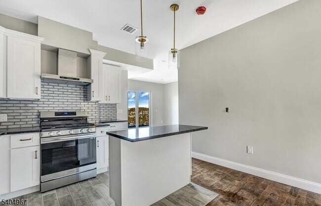 Building Photo - 318 Dixon Ave