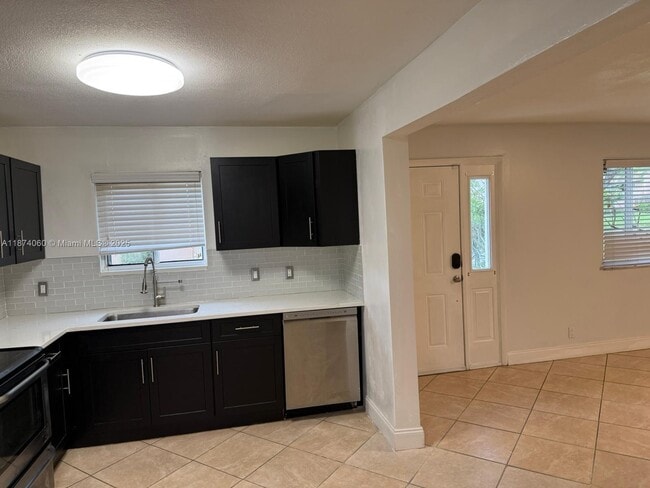 Building Photo - 381 Maplecrest Cir