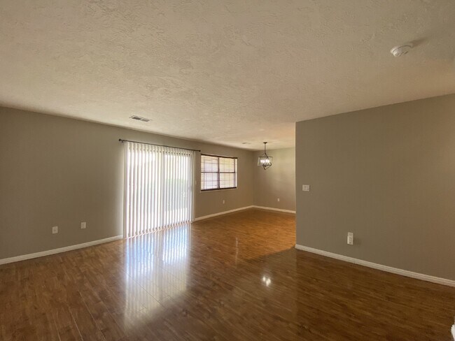 Building Photo - 1BR/1BATH - Ground Floor Condo - NO PETS