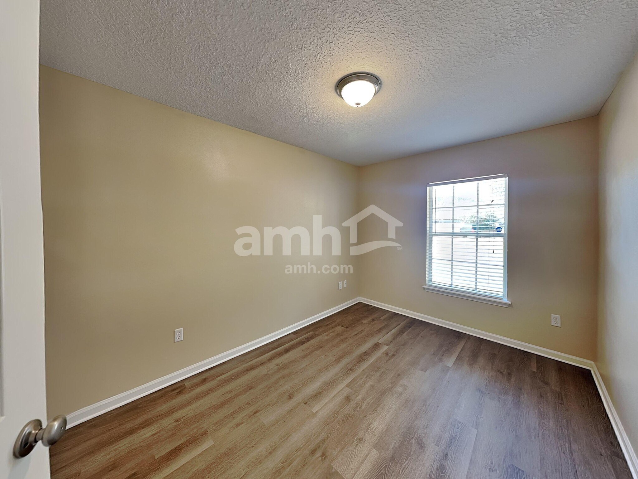 Building Photo - 612 Birchbark Trl