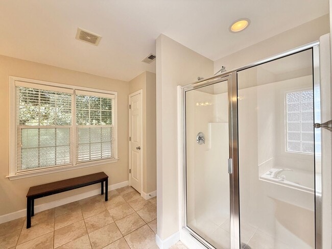 Building Photo - Gorgeous 3BD, 2.5BA Raleigh Townhome in a Prime Location Near Triangle Town Center, Poyner Place,...