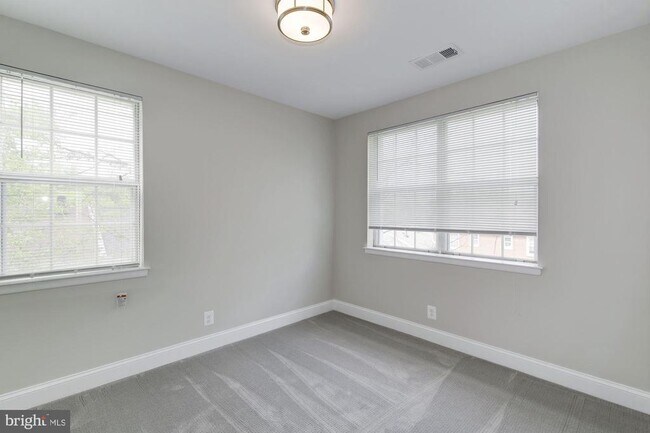 Building Photo - 4626 28th Rd S