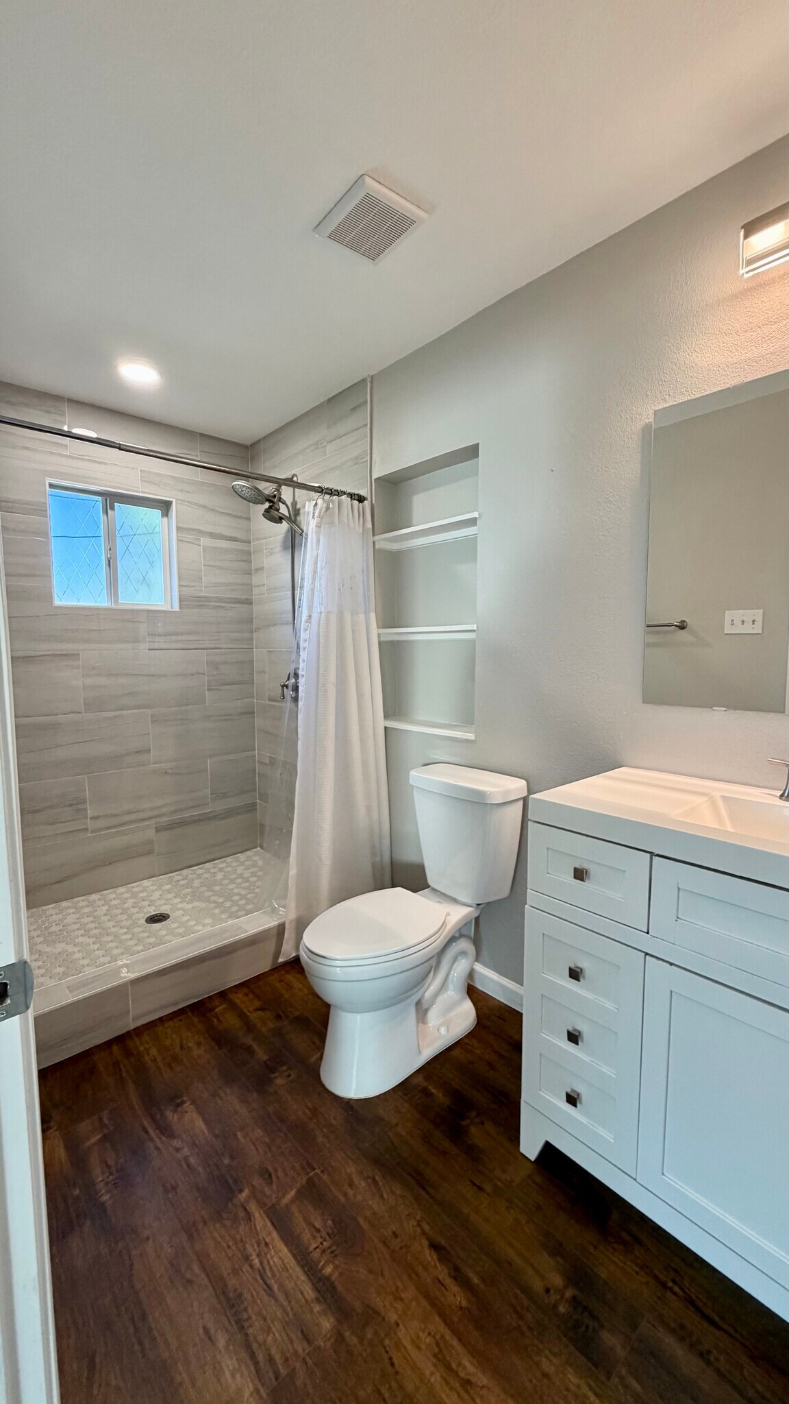 Building Photo - 1803 Redbud Cir