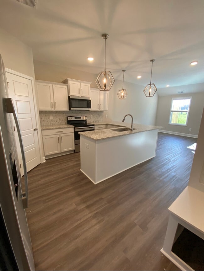 Building Photo - 1040 Glenkirk Dr