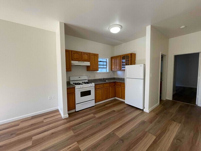 Building Photo - 680 W MacArthur Blvd