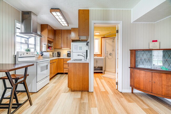 Building Photo - 705 Alsace Lorraine Ave
