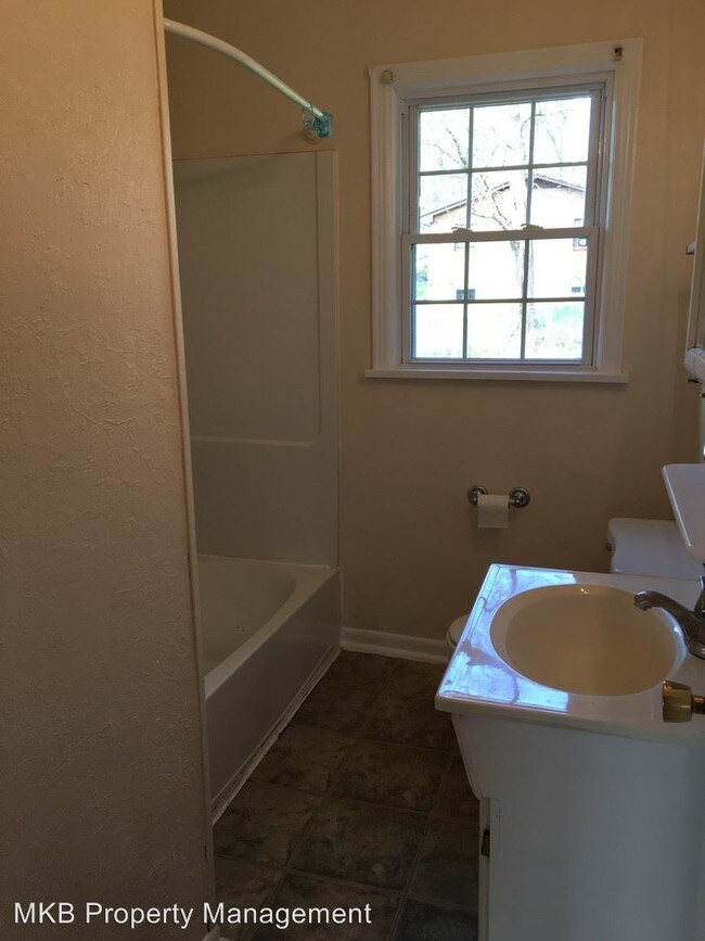 Building Photo - 3 br, 1 bath House - 1211 Stoutamire Drive