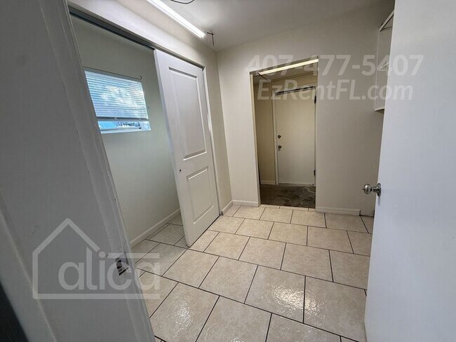 Building Photo - 6240 Bolling Dr