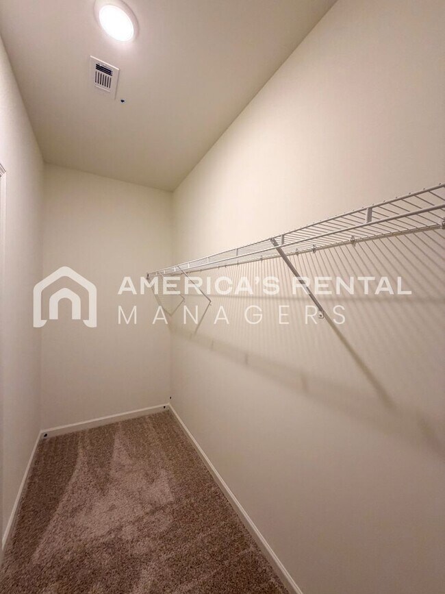 Building Photo - Modern Living in Havenridge! Sign a 13-month lease by 5/15/2026 and receive a leasing incentive e...