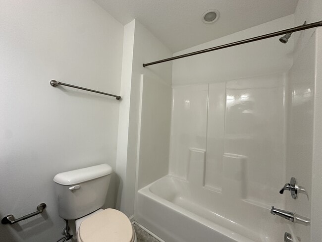 Building Photo - 2802 Rowling Wy