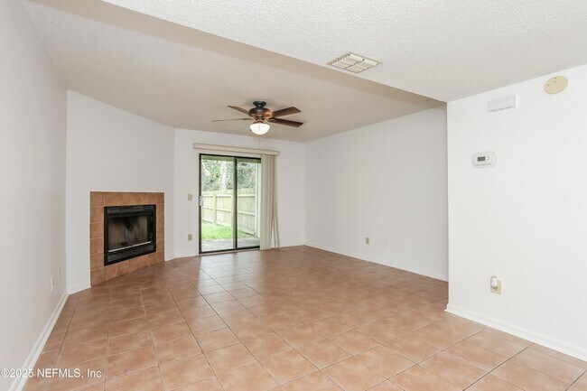 Building Photo - 844 7th Ave S