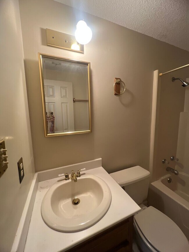 Building Photo - Great Studio Style Home!! Near Downtown!