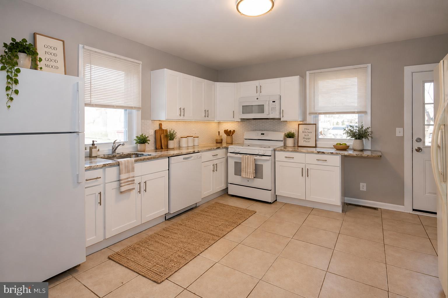 KITCHEN FURNISHED - 106 Haines Ave