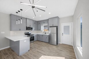 Building Photo - 2409 Indian Creek Ave