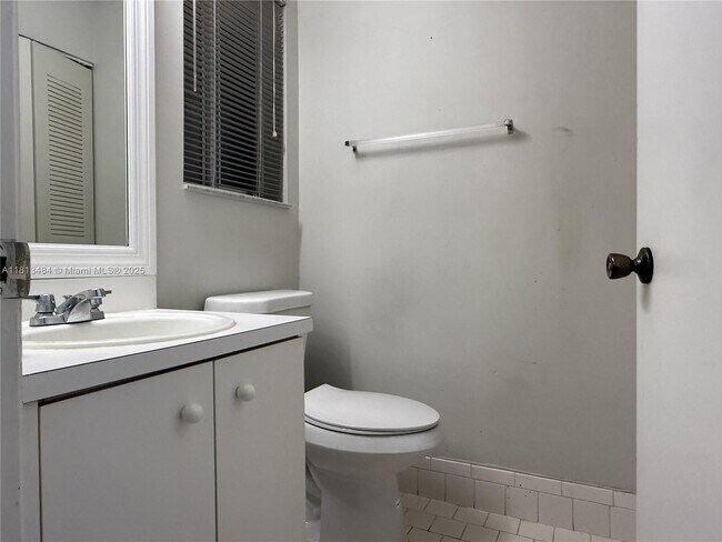 Building Photo - 17432 SW 140th Ct