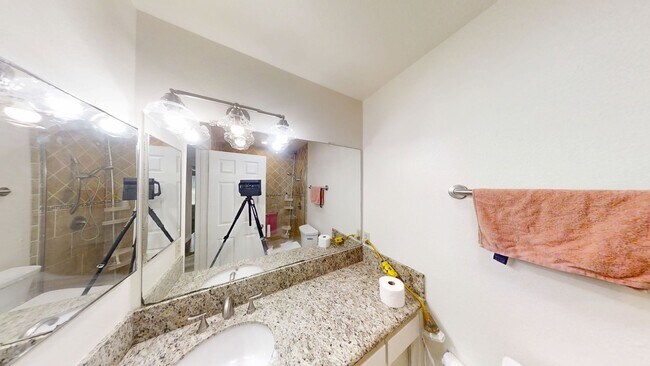 Building Photo - Charming 3 Bed Condo In Redlands
