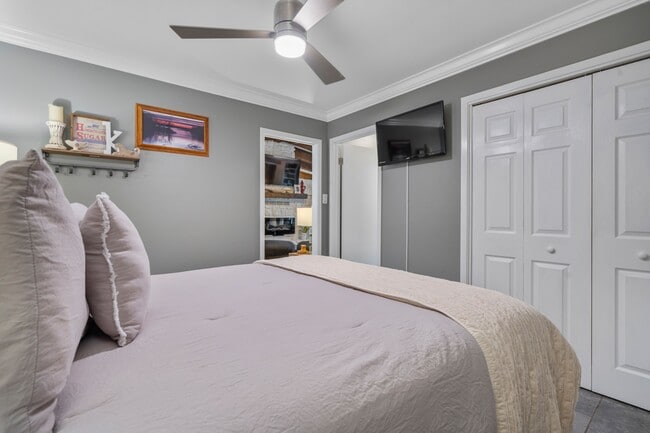 Building Photo - 158 Arlington Dr