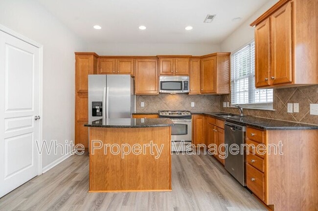 Building Photo - 822 Granby Dr