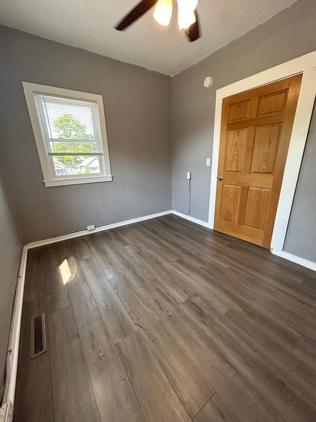 Building Photo - 1701 Onalaska Ave