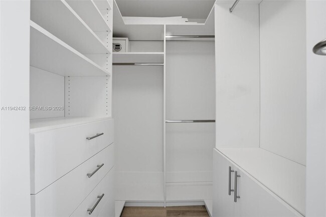 Building Photo - 6580 Indian Creek Dr