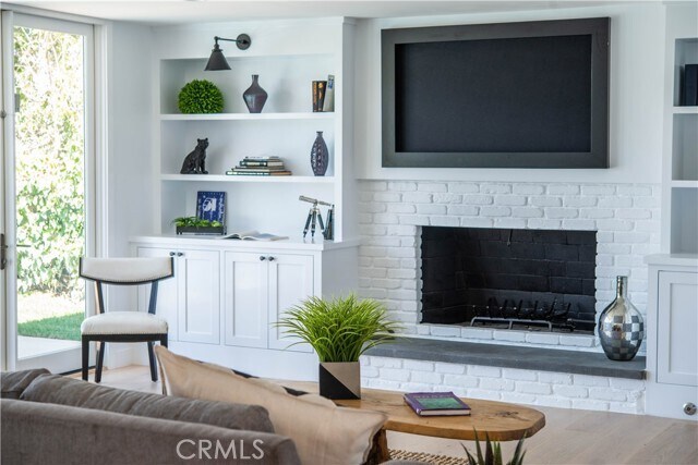 Building Photo - 16449 Tudor Dr