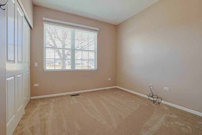 Building Photo - 12166 White Tail Ln