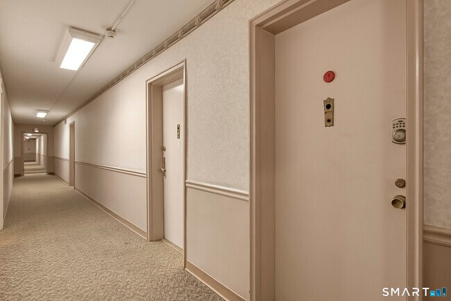 Building Photo - 7 4th St