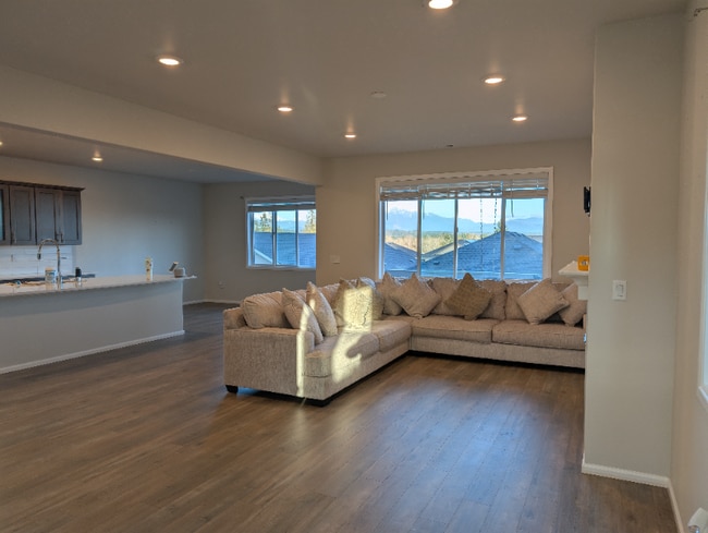 Building Photo - 912 119th Ave SE