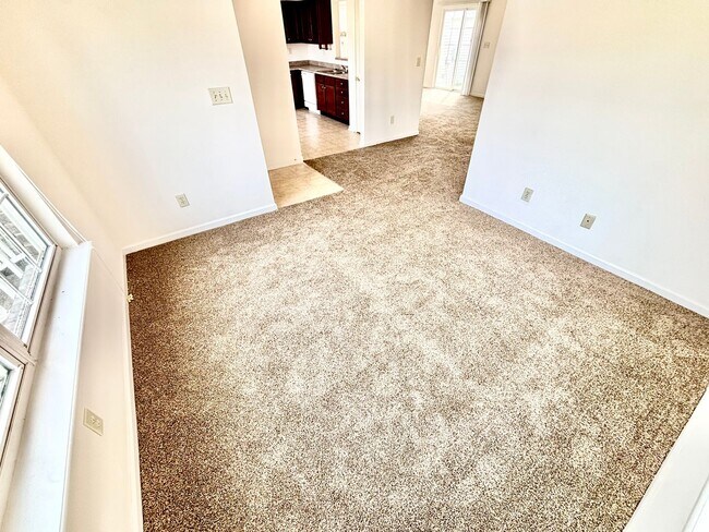 Building Photo - 3 Bedrooms, 2.5 Baths, and a Secret Agent Garage!