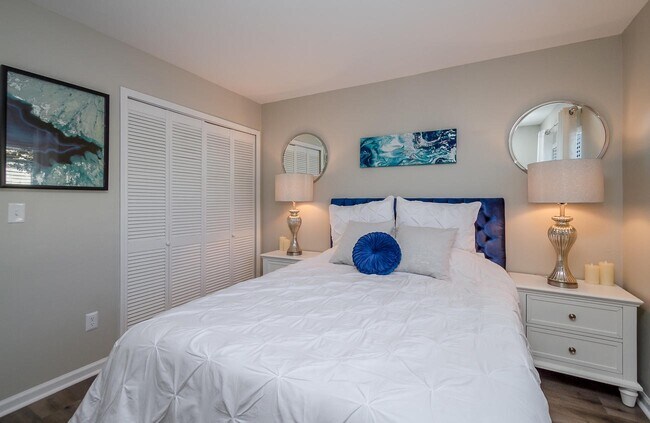 Building Photo - 1002 Windsong Cir