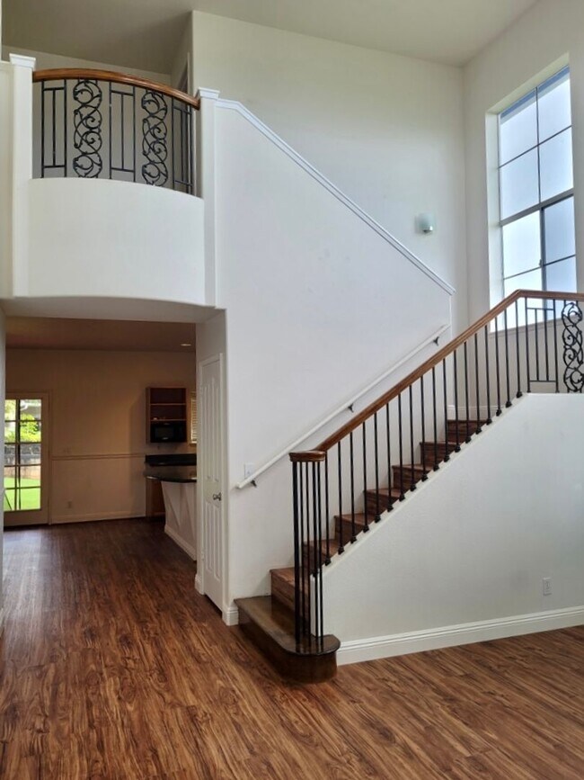 Building Photo - For Rent | 4 Bedroom, 3 Bathroom house with 2 Car Garage