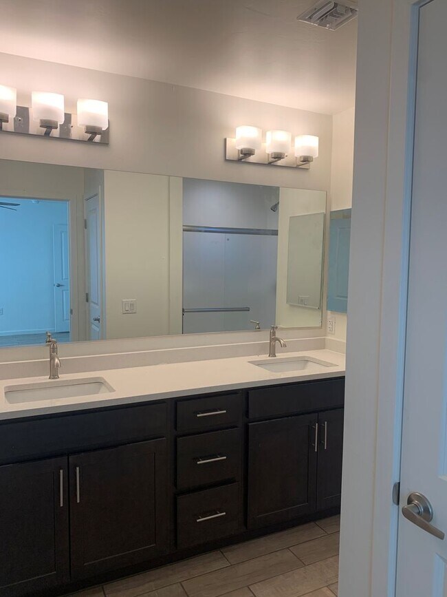 Building Photo - 2438 S Clovis Place-