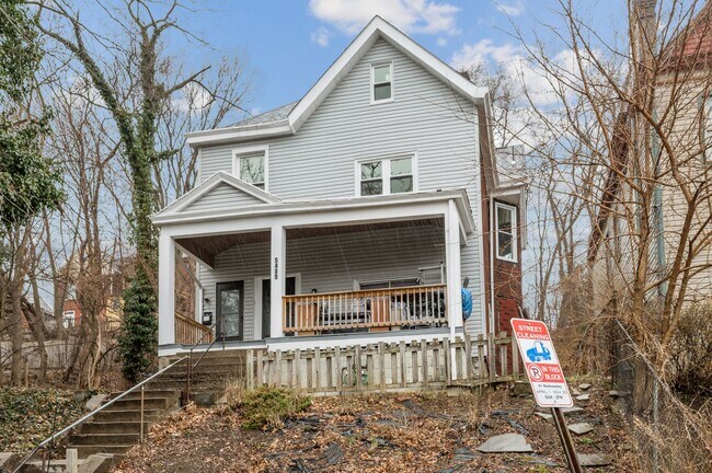 Building Photo - Spacious 3 Bed, 1 Bath Apartment in Garfie...