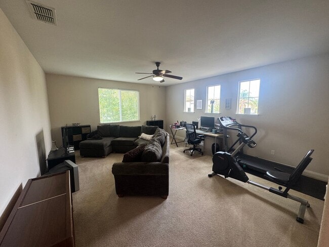 Building Photo - 5 Bed / 3.5 Bath | Elk Grove Single Family...