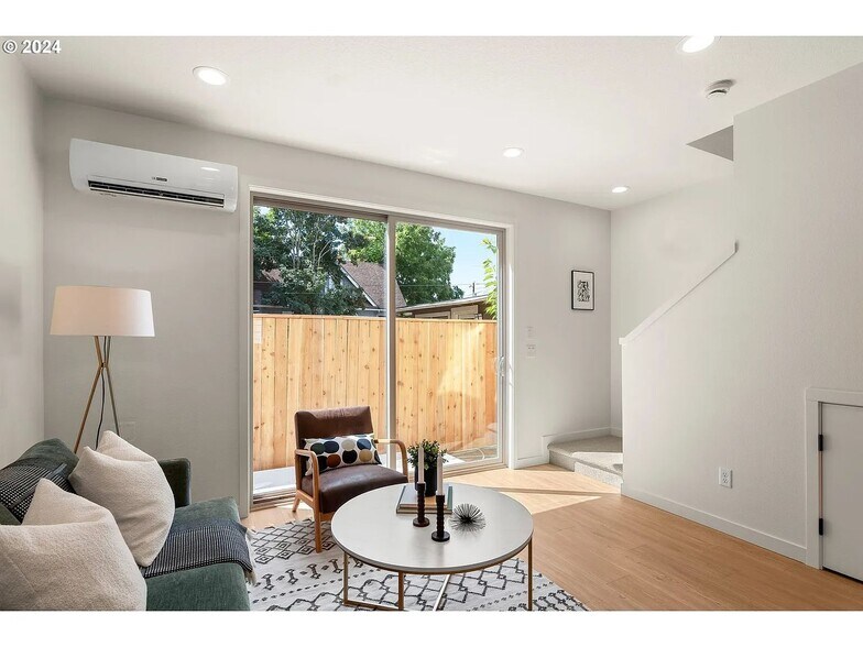 Building Photo - 1570 SE 50th Ave