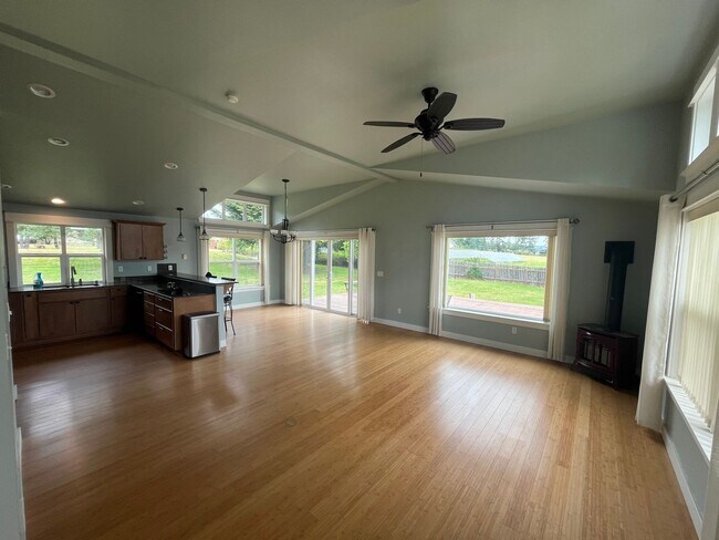 Building Photo - Beautiful 3 Bed 2 Bath on Guemes Island