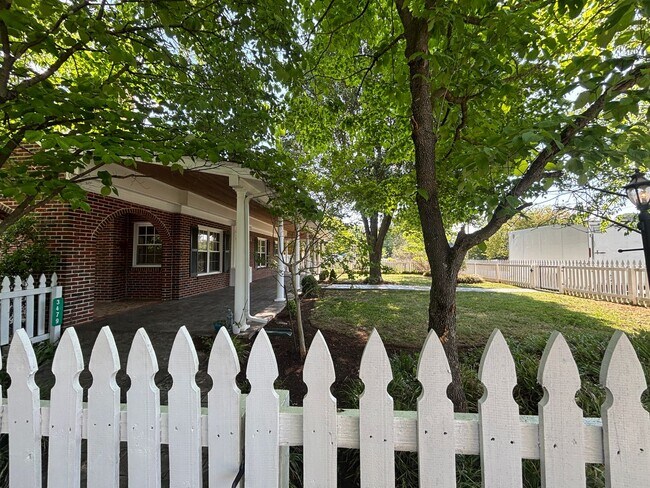 Building Photo - 3479 Overbrook Dr
