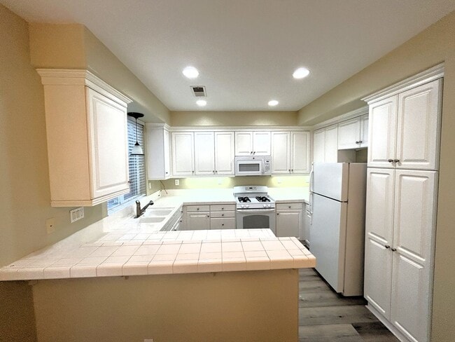 Building Photo - 7030 Angora St