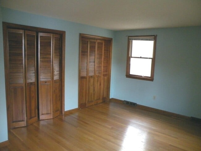 Building Photo - 17 Brad Rd