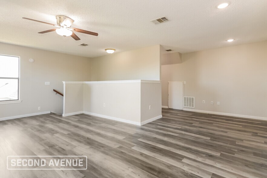 Building Photo - 622 Martingale Trail