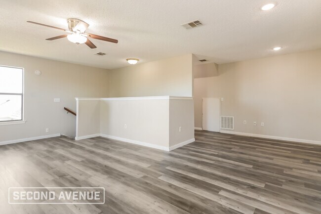 Building Photo - 622 Martingale Trail