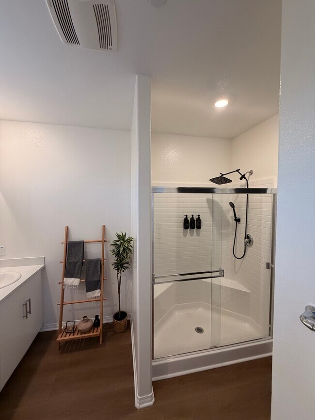 Building Photo - 36351 Elizabeth Ln