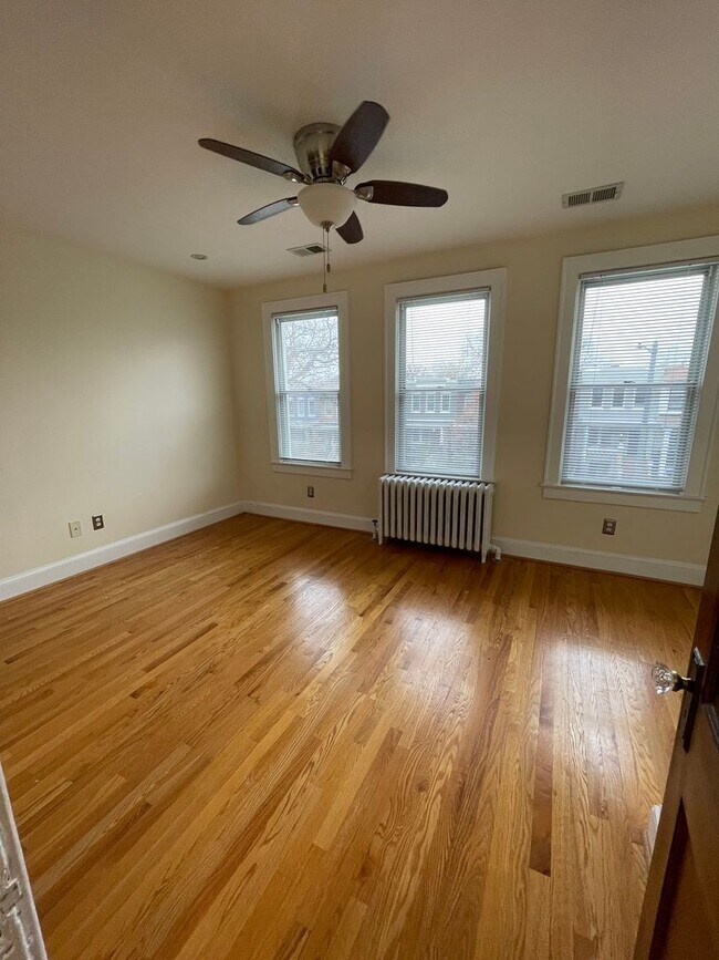 Building Photo - Charming 1928 Row Home for Rent with Modern Amenities — 3 Bedroom 2 Full Bath w/ 2 Half Baths, 2 ...