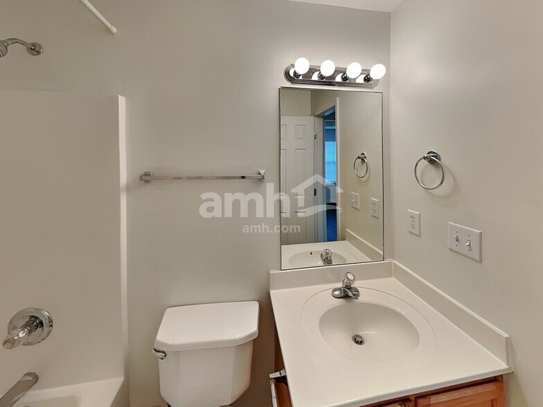 Building Photo - 1883 Portview Dr